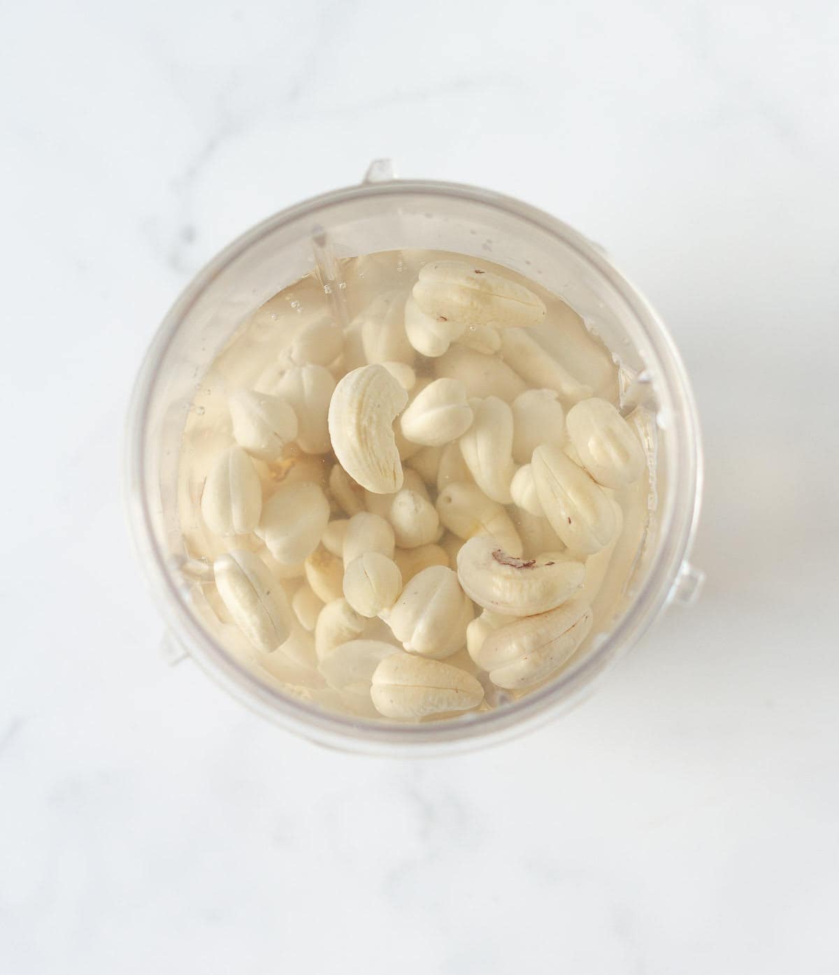 cashews, water, and vanilla extract in a blender jar.
