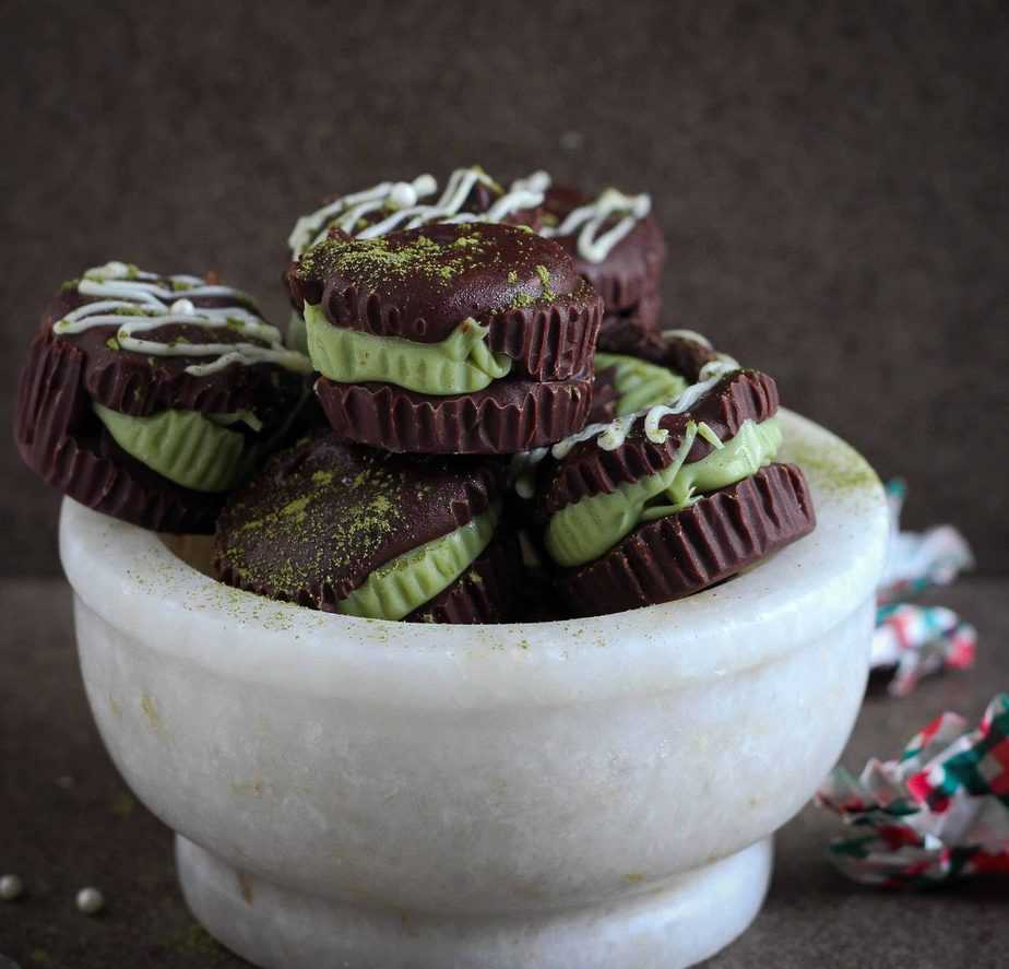 Matcha Peppermint Chocolate Cups dessert, easy 5 ingredient recipe, vegetarian, vegan option, holiday recipe