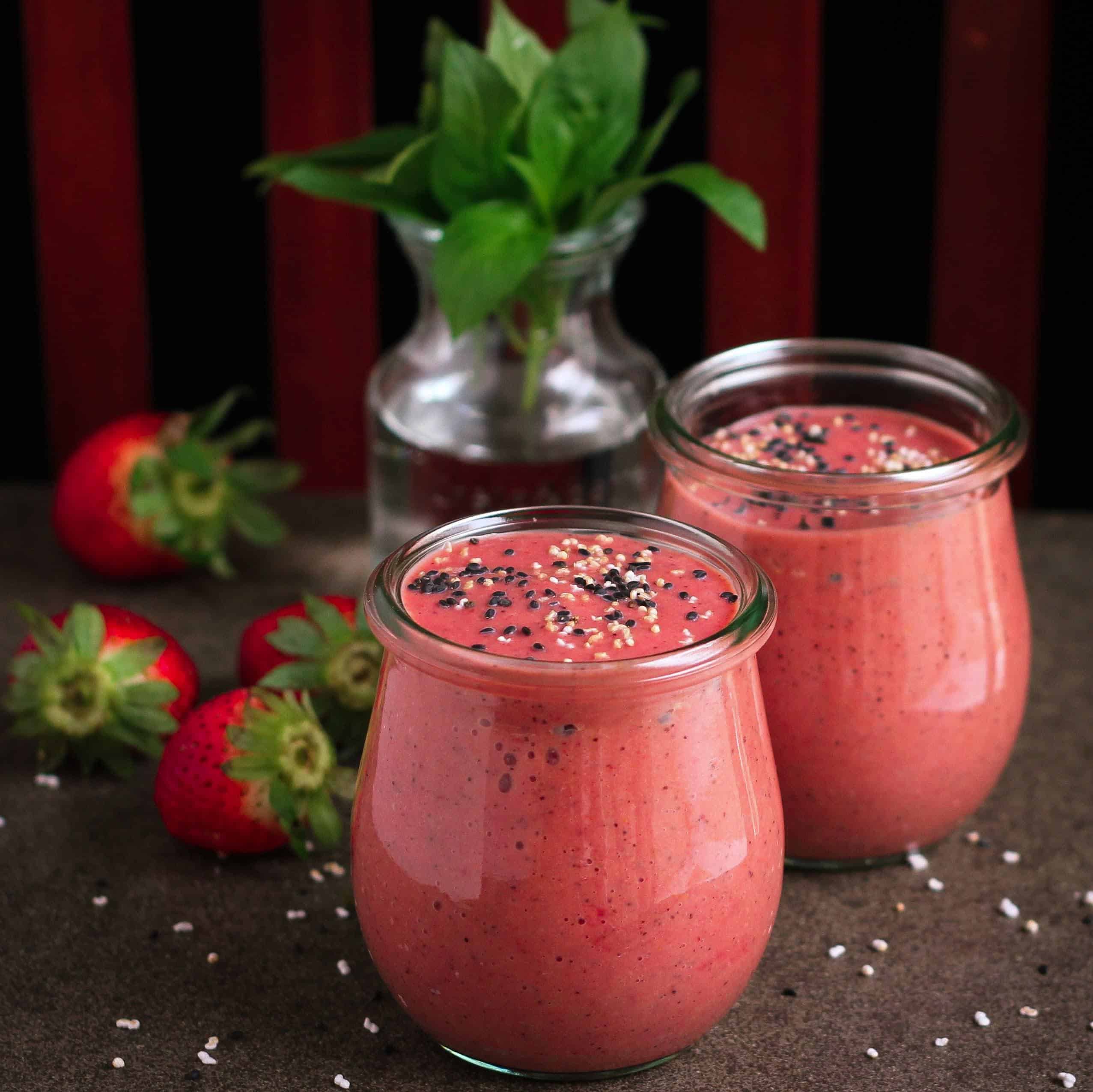 Pineapple Strawberry Smoothie sugarfree, healthy, yogurt, breakfast,glutenfree, easy recipe, chia seeds, ginger