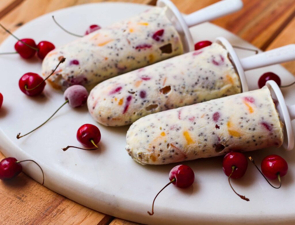 FRUITY CHIA SEED POPSICLES healthy easy recipe summer icecream summer fruits
