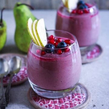 pear blueberry ginger smoothie vegan refined sugarfree healthy breakfast