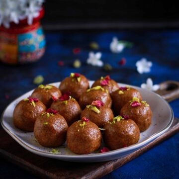 Besan Ladoo | Besan Laddu Indian Dessert