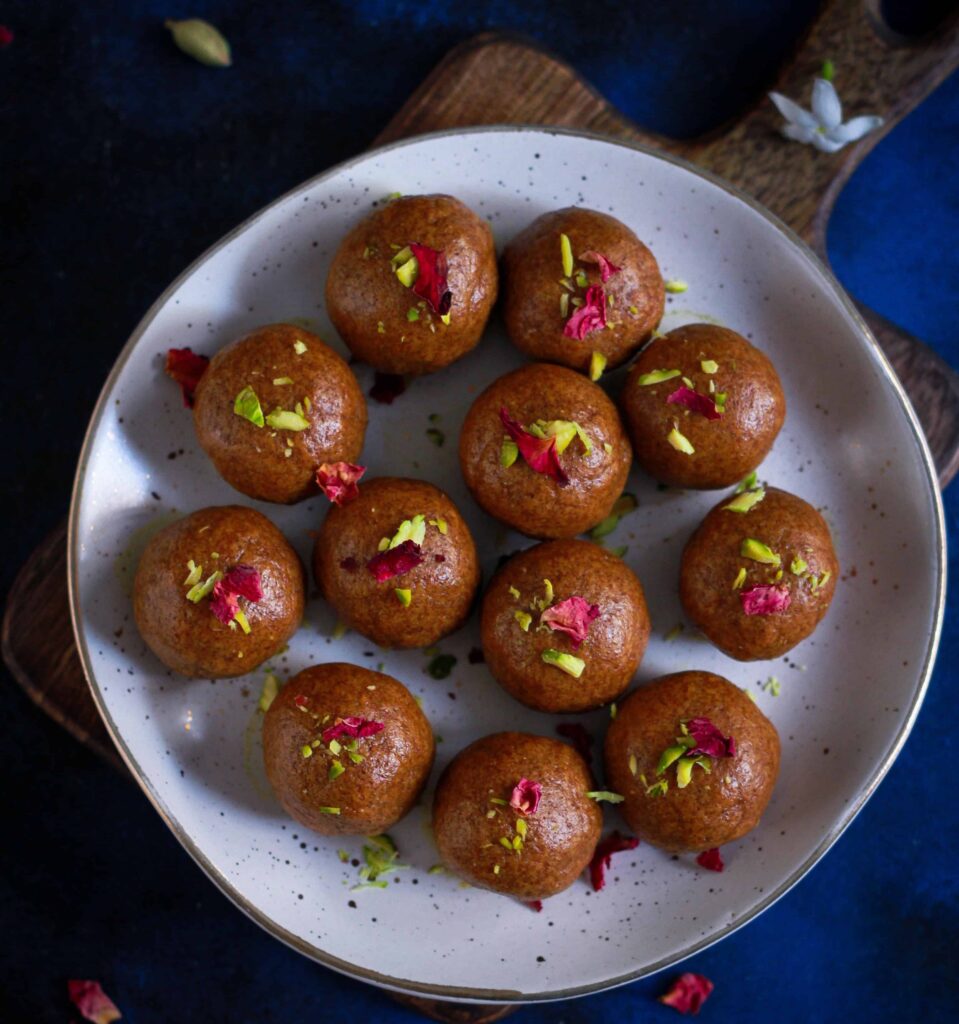 Besan Ladoo | Besan Laddu Indian Dessert
