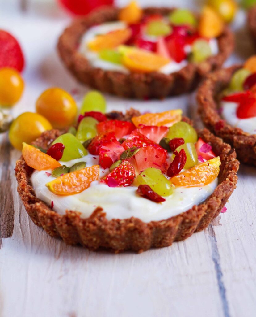 Breakfast Granola Tarts easy no bake healthy recipe vegetarian vegan friendly