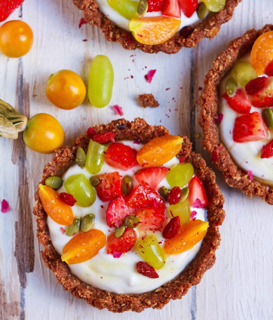 Breakfast Granola Tarts easy no bake healthy recipe vegetarian vegan friendly