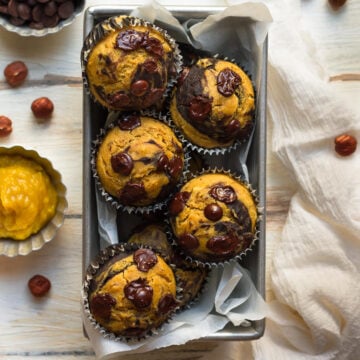 Chocolate Pumpkin Swirl Muffins | Easy vegan pumpkin muffin recipe