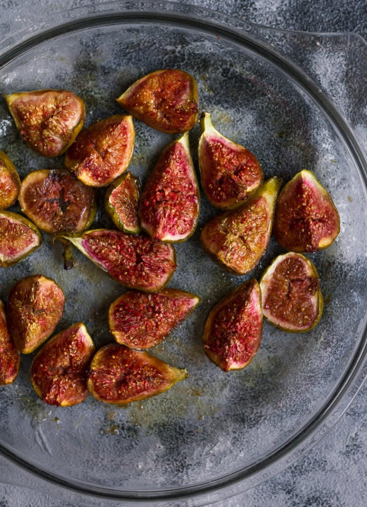 Roasted figs for Cinnamon Cheesecake Recipe | cinnamon cheesecake with roasted figs, honey and walnuts