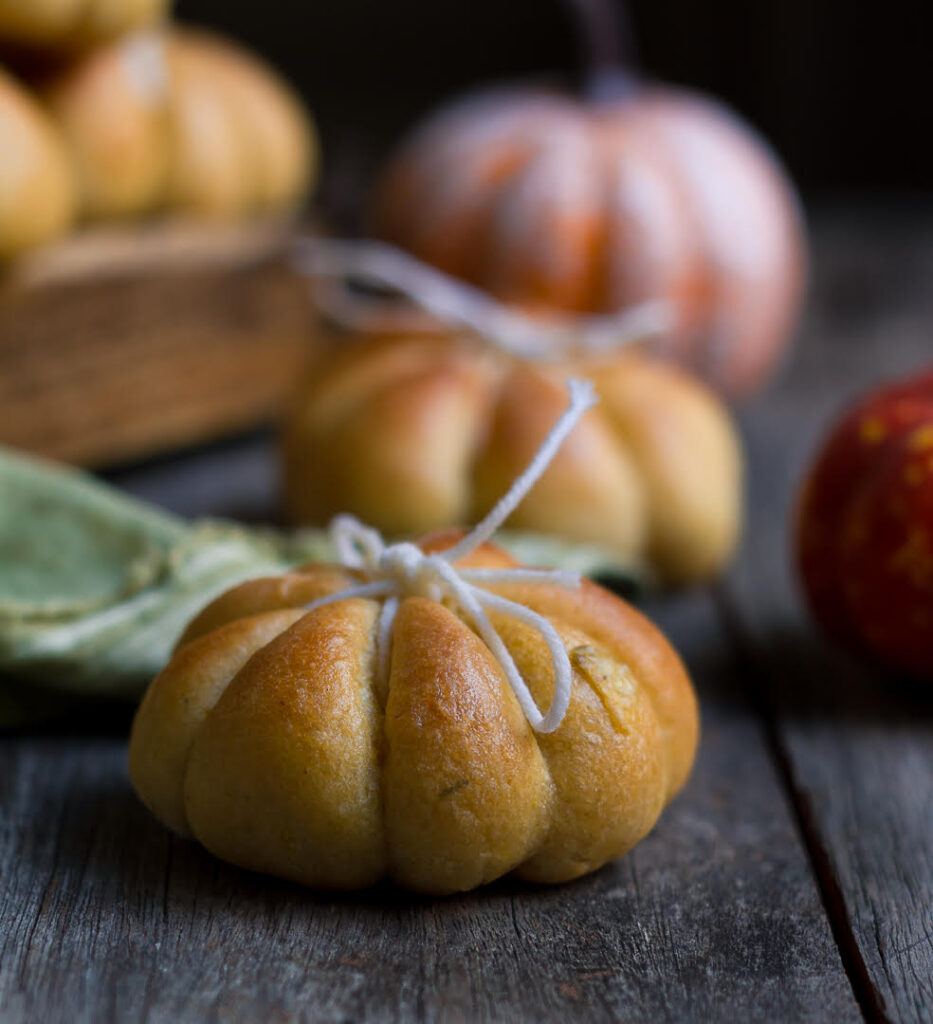 Pumpkin Bread Rolls | Easy Vegan Pumpkin Dinner Rolls