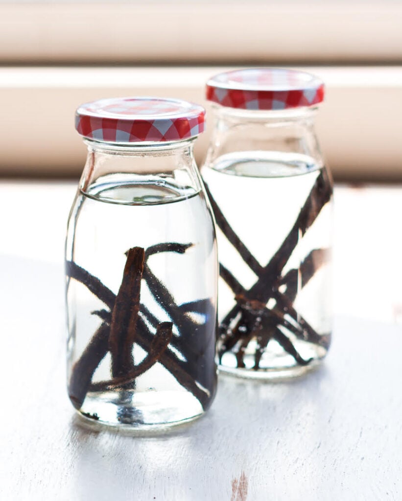 Homemade Vanilla Extract | How to make vanilla extract