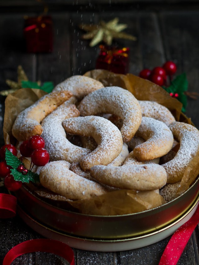 lemon crescent cookies topped with powdered sugar