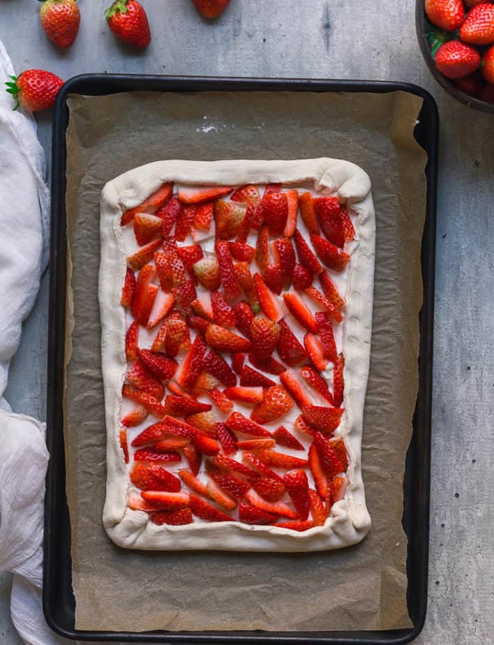 Strawberry Puff Pastry Tart | Easy 5 Ingredient Eggless Strawberry Tart