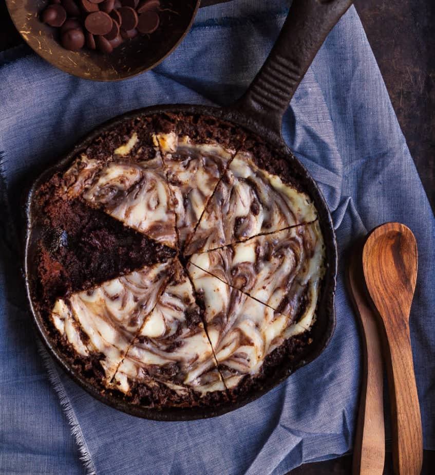 Cheesecake Swirl Brownie | Eggless cheesecake swirl skillet brownie recipe