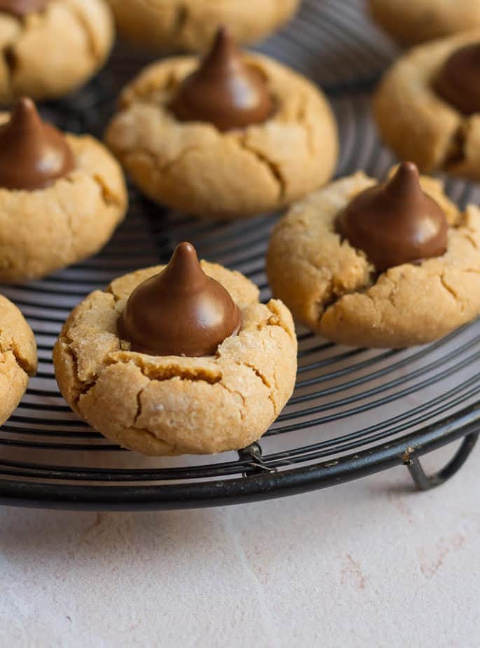 Peanut Butter Blossom Cookies | Easy eggless peanut butter cookies