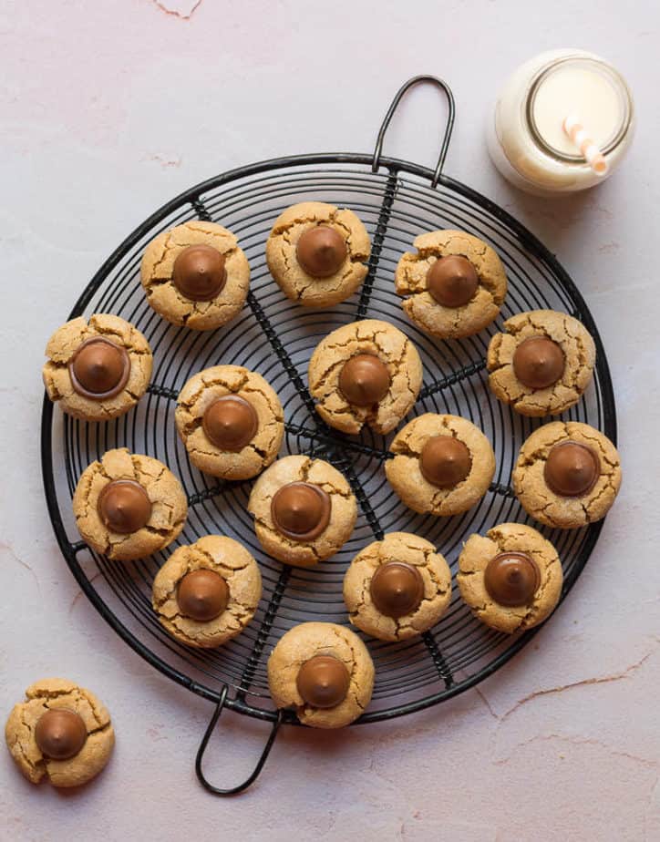 Peanut Butter Blossom Cookies | Easy eggless peanut butter cookies