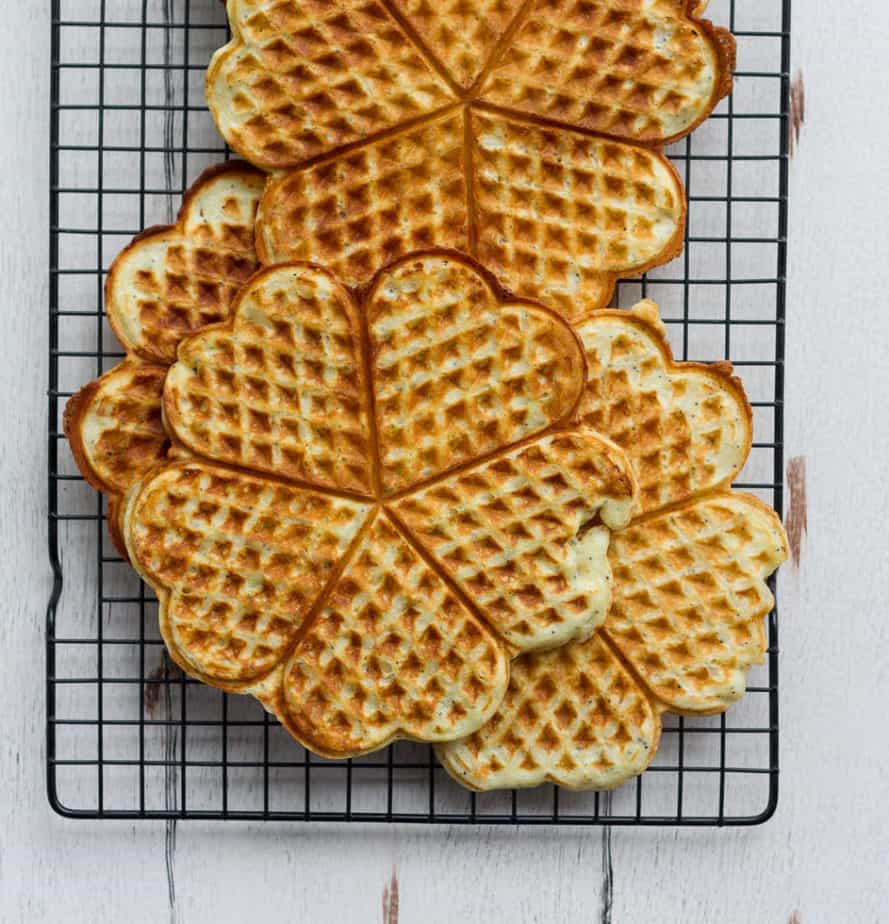 Lemon Poppyseed Waffles | Vegan lemon poppyseed waffles recipe