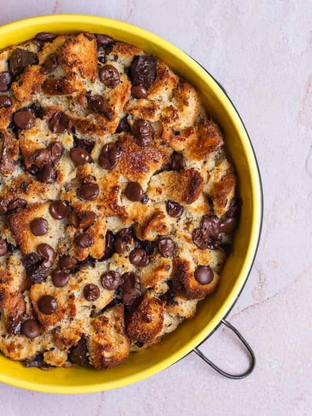 Chocolate Chip Bread Pudding | Easy chocolate bread pudding recipe