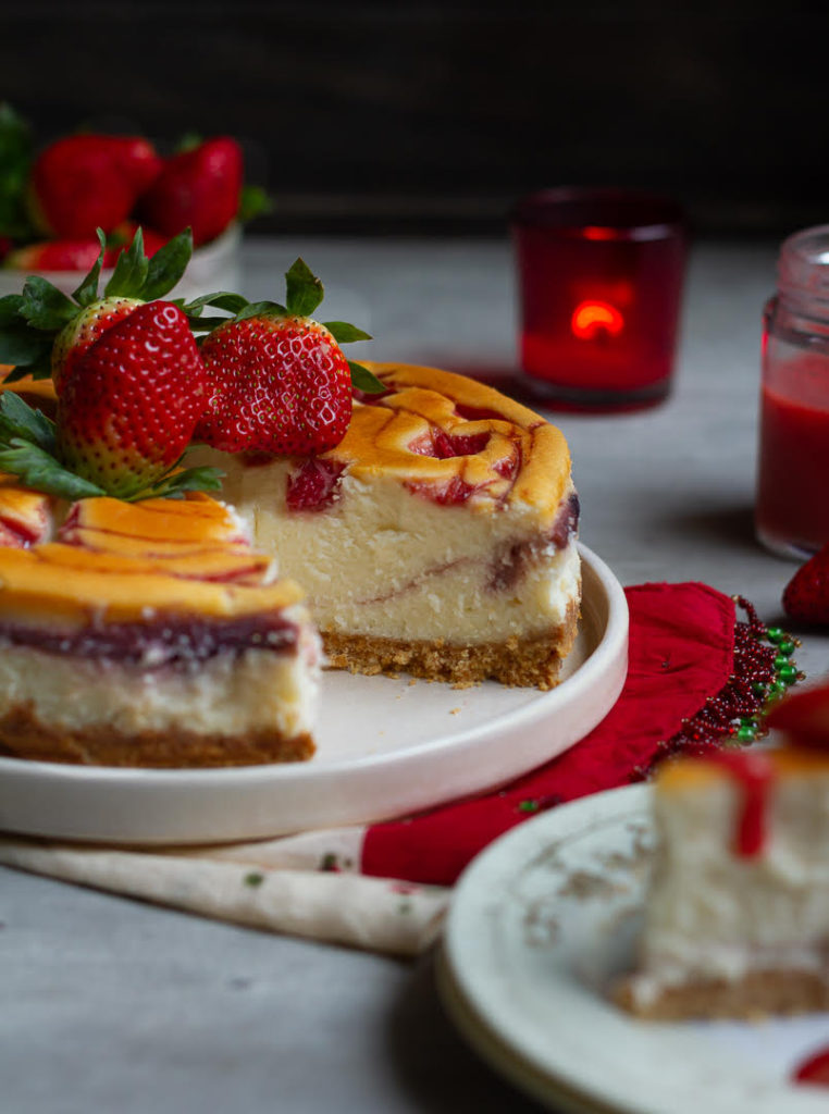 Strawberry Swirl Cheesecake | Baked strawberry cheesecake recipe