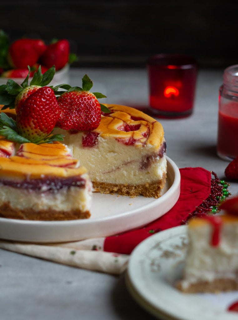 Strawberry Swirl Cheesecake | Baked strawberry cheesecake recipe