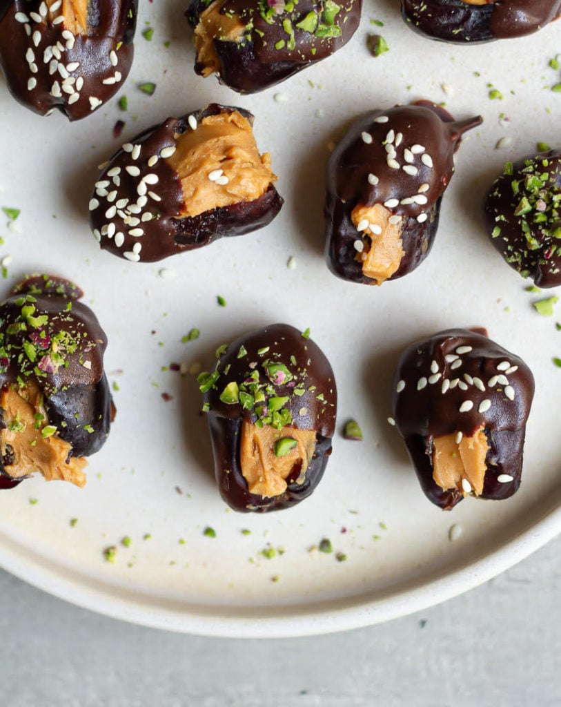 Peanut Butter Stuffed Dates | Chocolate covered peanut butter stuffed dates