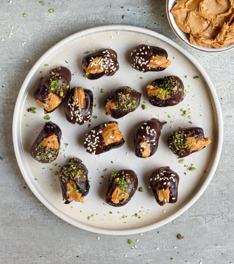 Peanut Butter Stuffed Dates | Chocolate covered peanut butter stuffed dates