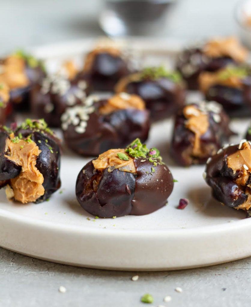 Peanut Butter Stuffed Dates | Chocolate covered peanut butter stuffed dates