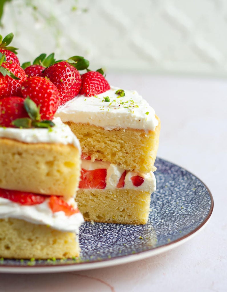 Victoria Sponge Cake | Strawberry Victoria Sponge Cake Recipe