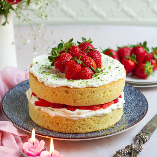 Victoria Sponge Cake | Strawberry Victoria Sponge Cake Recipe