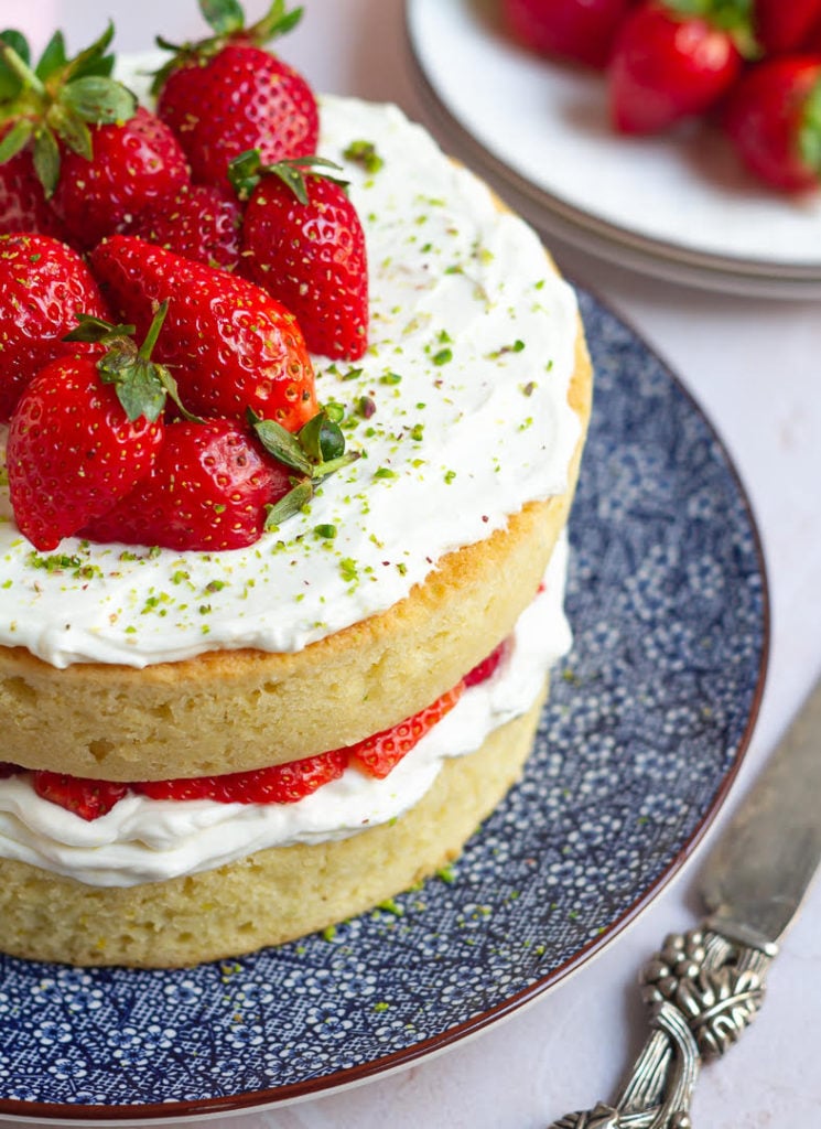 Victoria Sponge Cake | Strawberry Victoria Sponge Cake Recipe