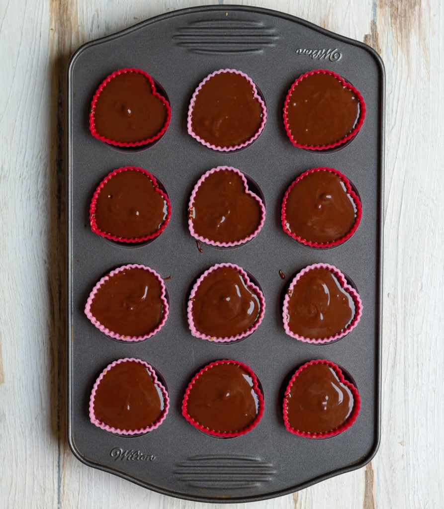 Pour chocolate on the oats crust