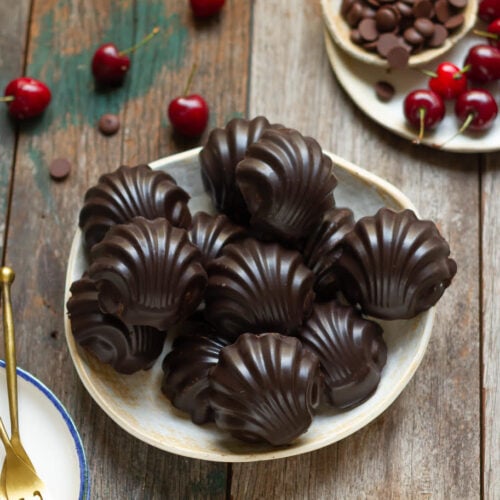 Chocolate Cherry Madeleines | Eggless Chocolate Madeleines with cherries