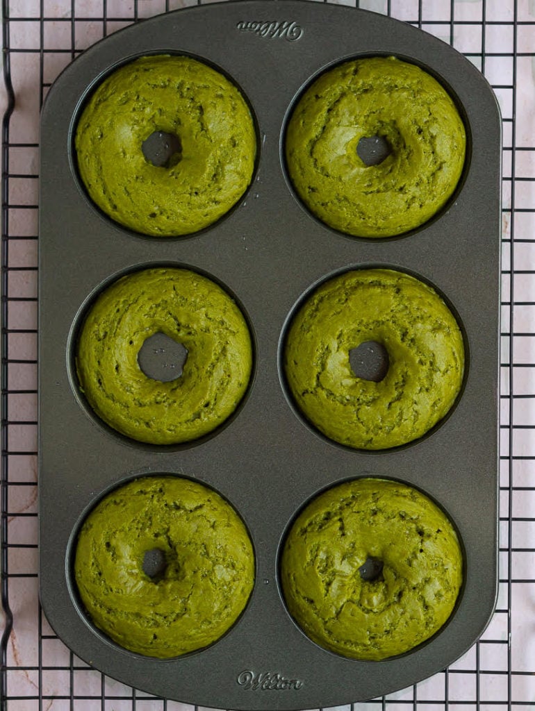 Baked matcha donuts