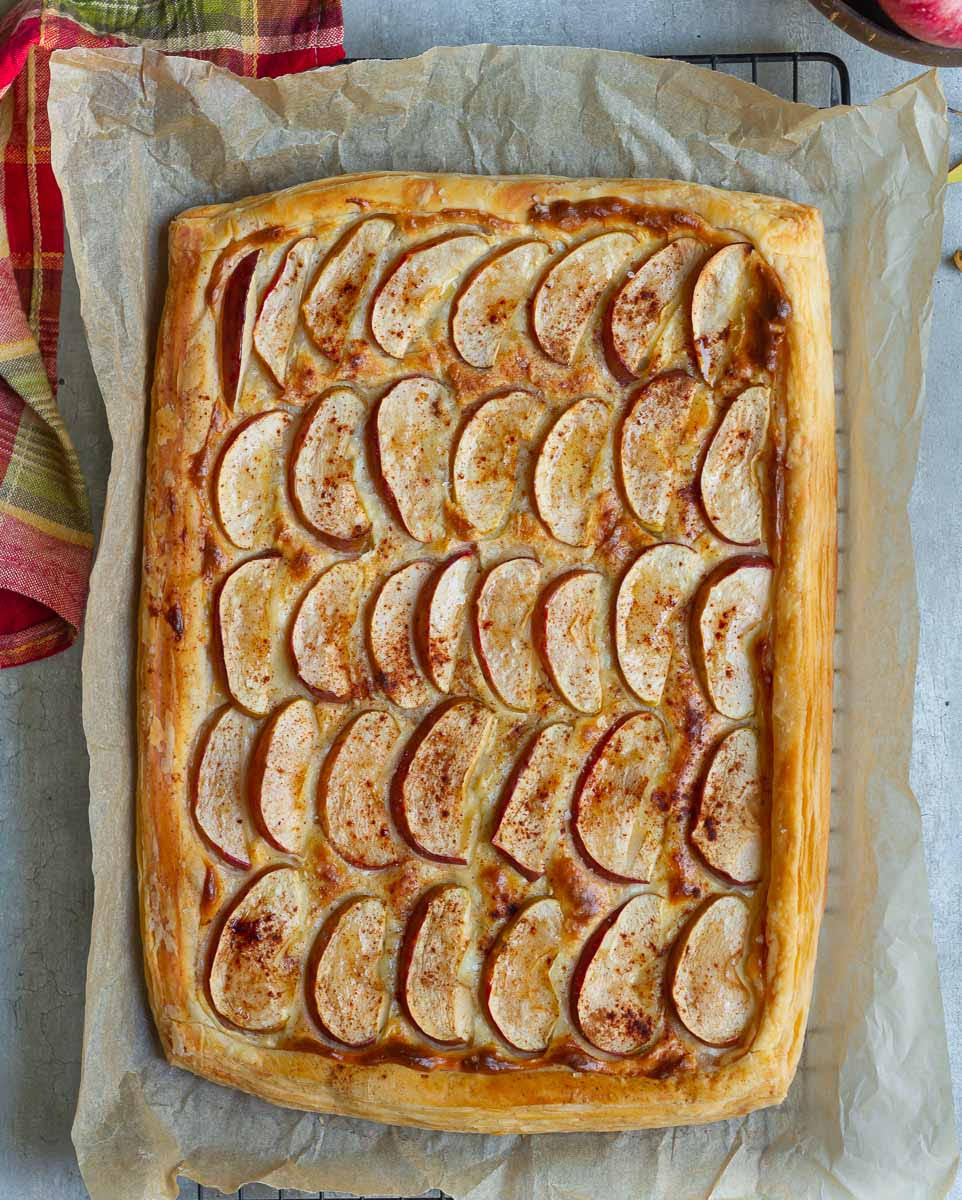 Baked apple puff pastry tart