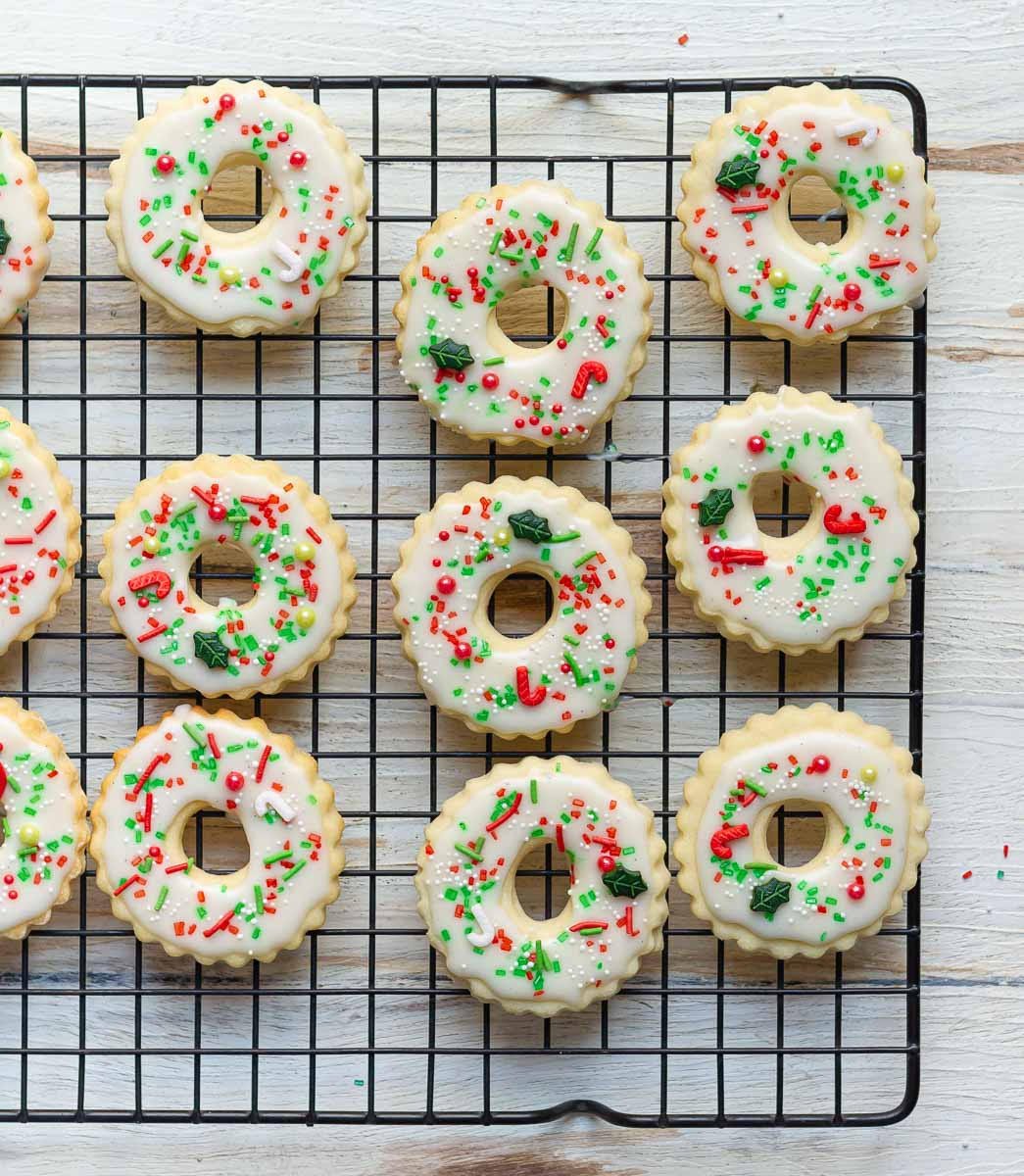 Decorated wreath cookies