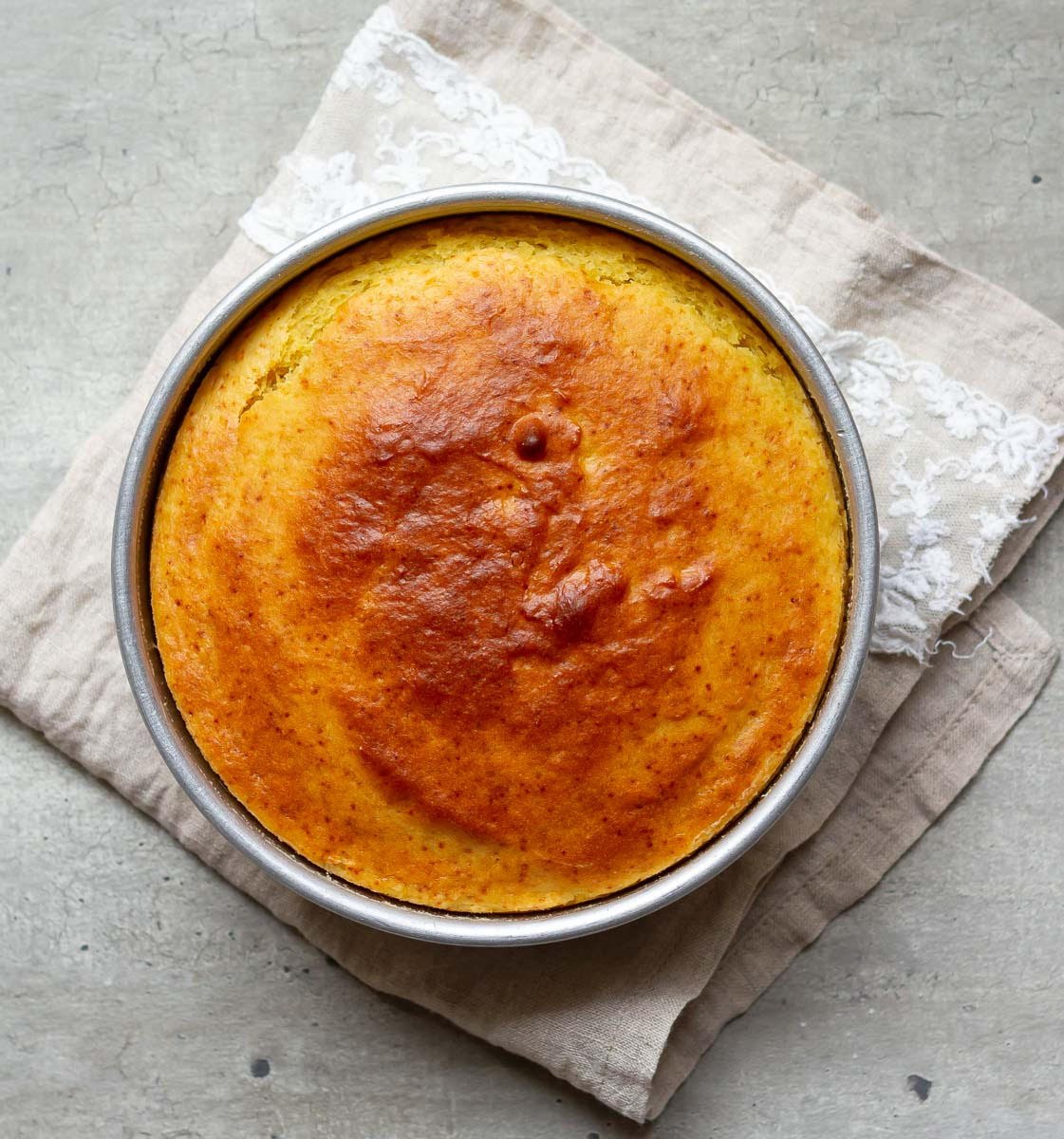 Baked mango cake