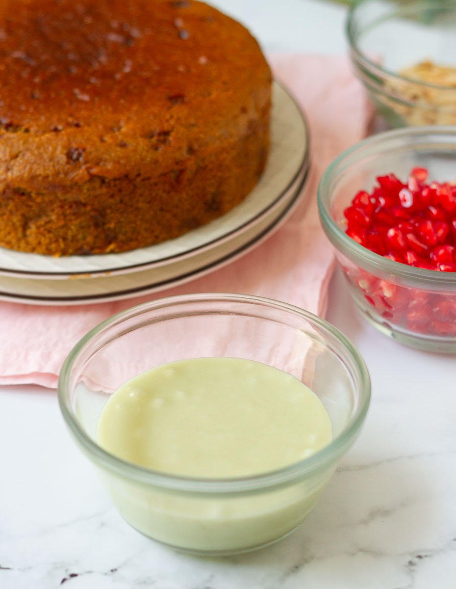 Cardamom glaze for the cake