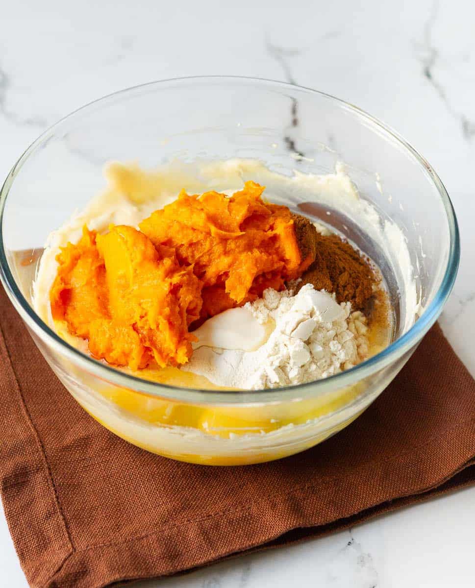 Ingredients for pumpkin basque cheesecake 