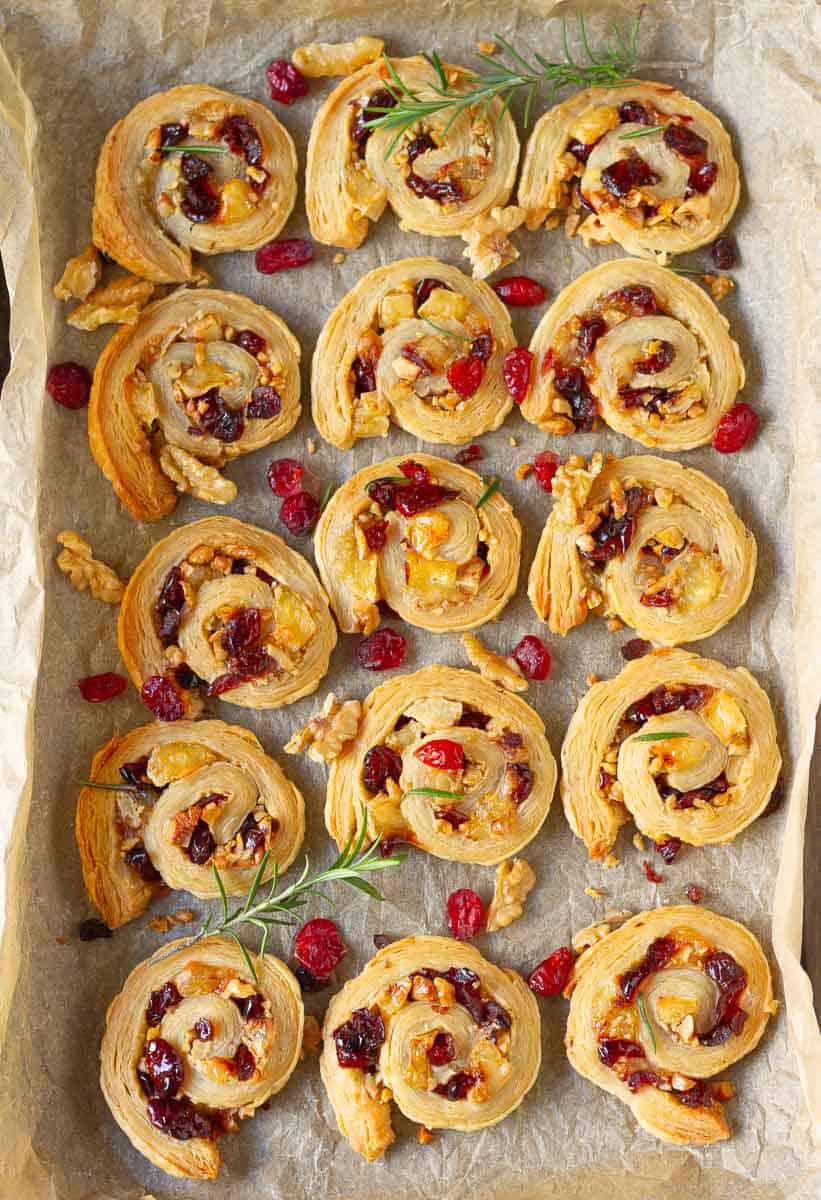 Cranberry Brie Puff Pastry Bites