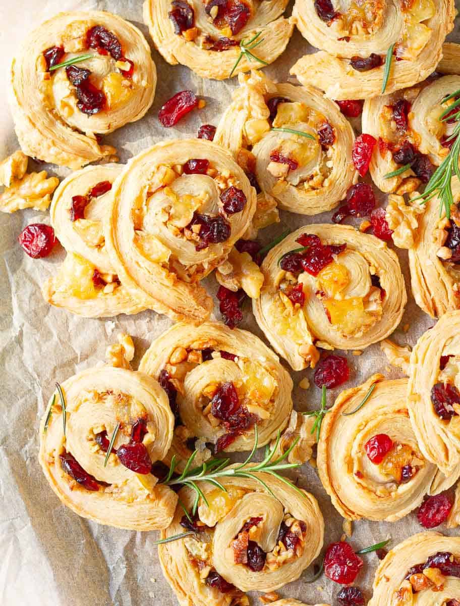 Cranberry Brie Puff Pastry Bites