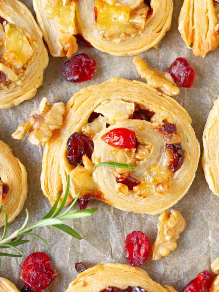 Cranberry Brie Puff Pastry Bites