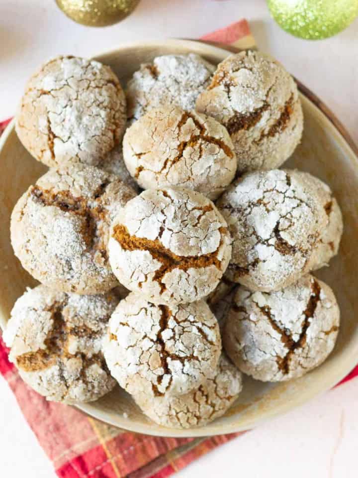 Easy Soft Gingerbread Crinkle Cookies Recipe