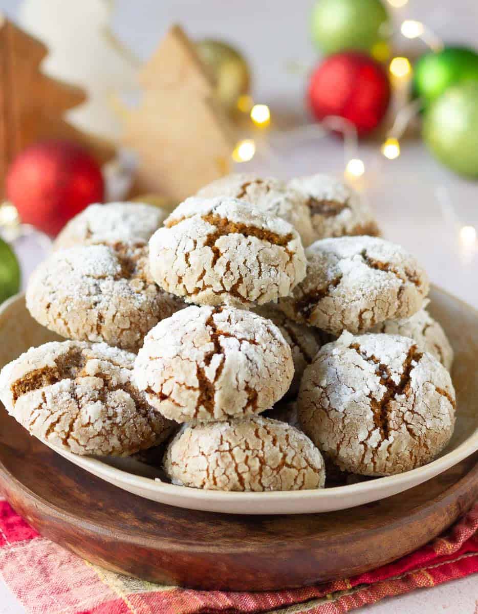 Easy Soft Gingerbread Crinkle Cookies Recipe 